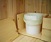 détail du meuble toilette sèche à compost