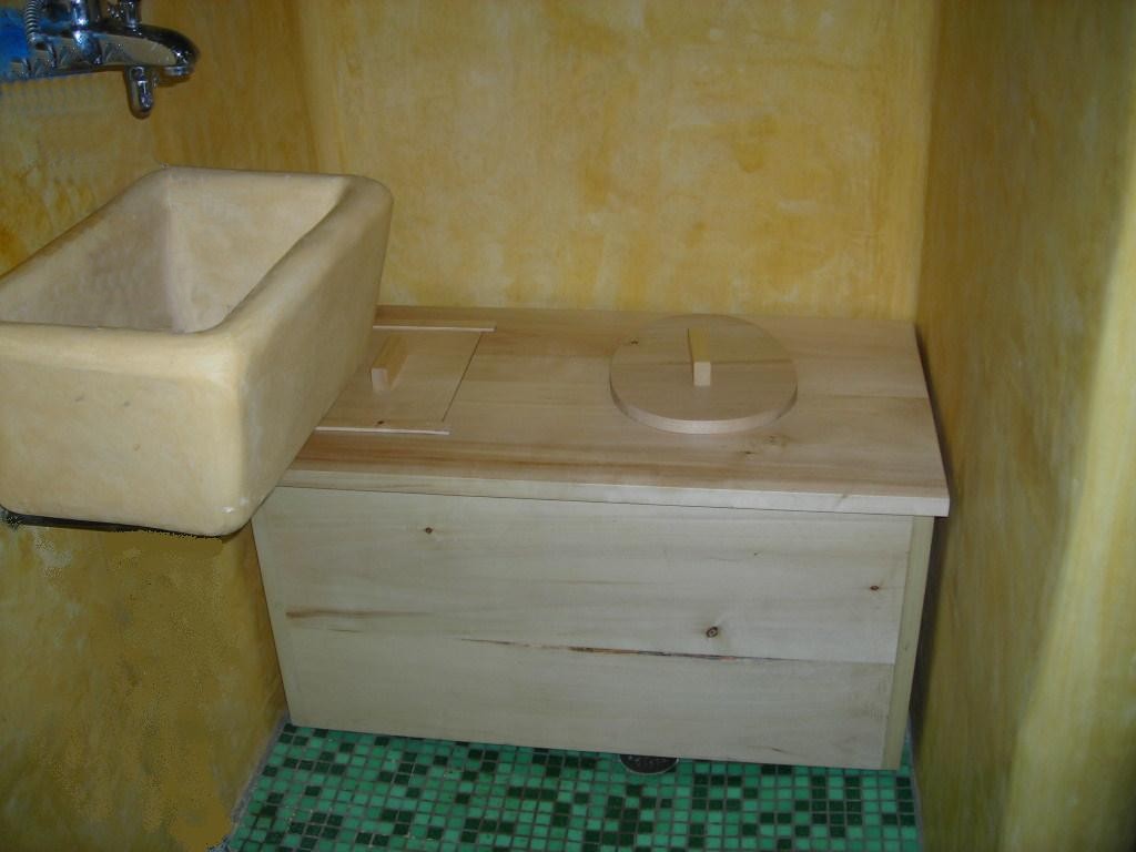 Meuble toilette sèche d'intérieur à compost : iCAG PMR - iCAG Compagnie Toilettes  sèches
