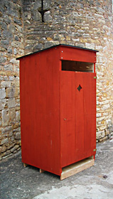 toilette sèche à compost ocre rouge
